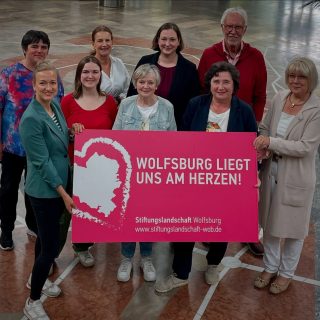 Wolfsburg liegt uns am Herzen 🩷 Heute haben wir uns zum 60. Mal als Arbeitskreis der Stiftungslandschaft Wolfsburg getroffen und uns über viele förderungswürdige Projekte ausgetauscht. Das ist der Kern unseres Engagements: Netzwerk, Förderung und Bekanntheit für und mit unserer Stiftungsarbeit 🤝 in Wolfsburg 🐺
#wolfsburgunbezahlbar #ehrenamtstärken #stiftungslandschaftwolfsburg #ehrenamtwolfsburg #ehrenamtverbindet #stiftungen #stiftungenwirken